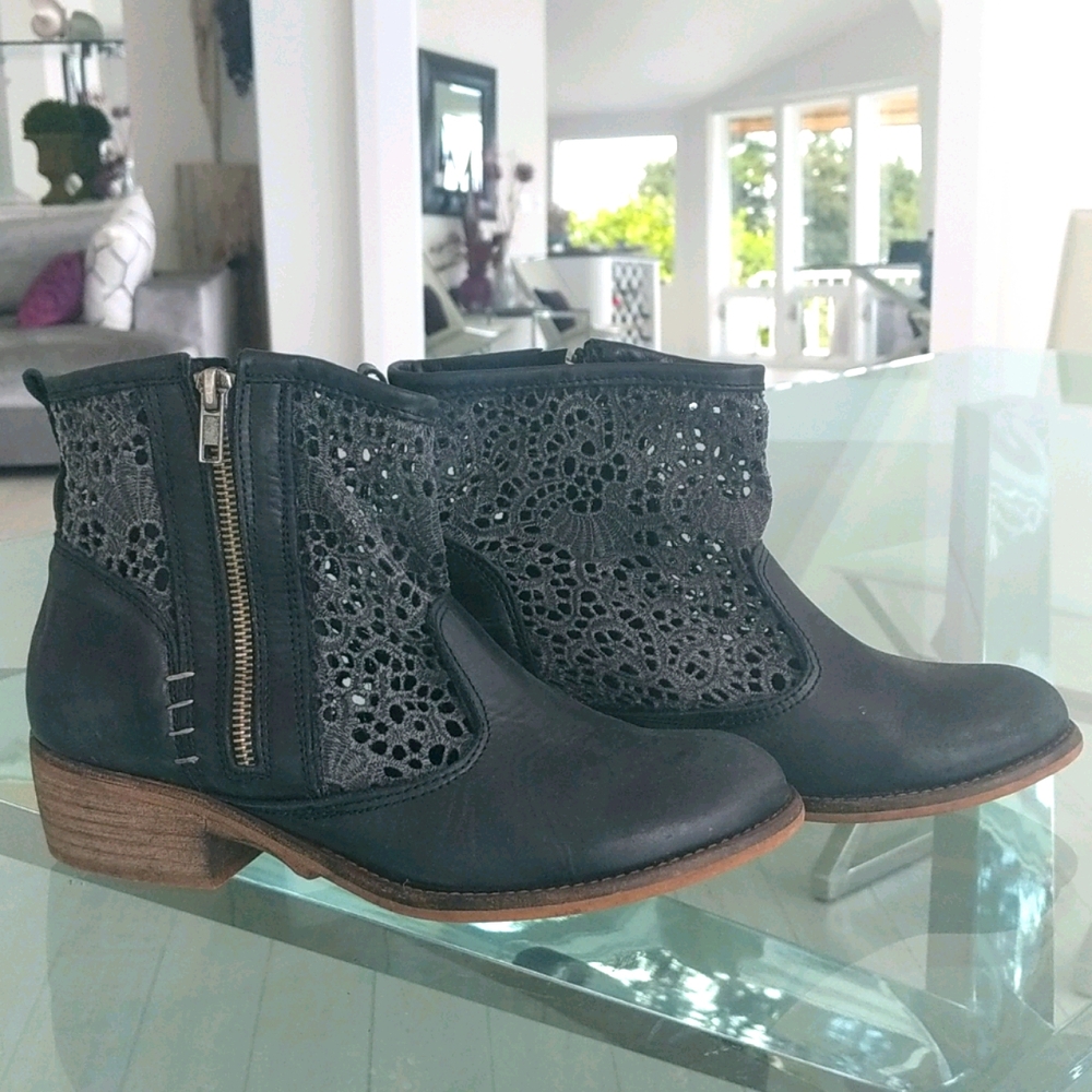 Ankle boots